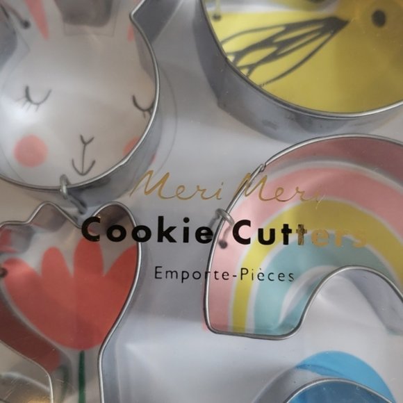 Towel & Salt & Paper Shaker Set of 4 - Picture 5 of 6